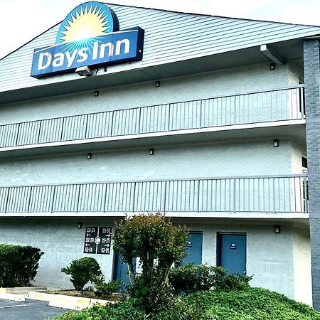 Days Inn By Wyndham Charlotte Northlake Екстер'єр фото