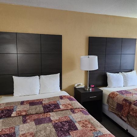Days Inn By Wyndham Charlotte Northlake Екстер'єр фото