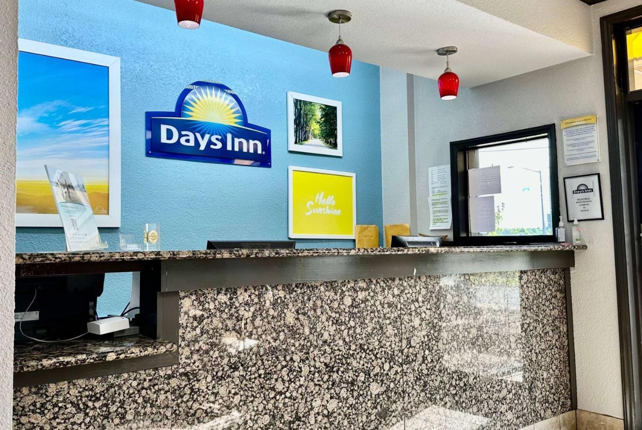 Days Inn By Wyndham Charlotte Northlake Екстер'єр фото